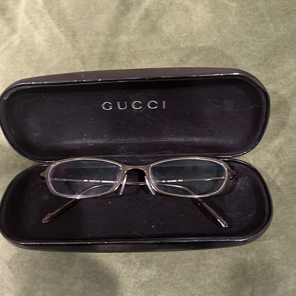 Gucci glasses with case authentic. Arms say Gucci on the outside and inside.